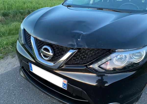 Nissan Qashqai cena 34900 przebieg: 104000, rok produkcji 2016 z Szklarska Poręba małe 742